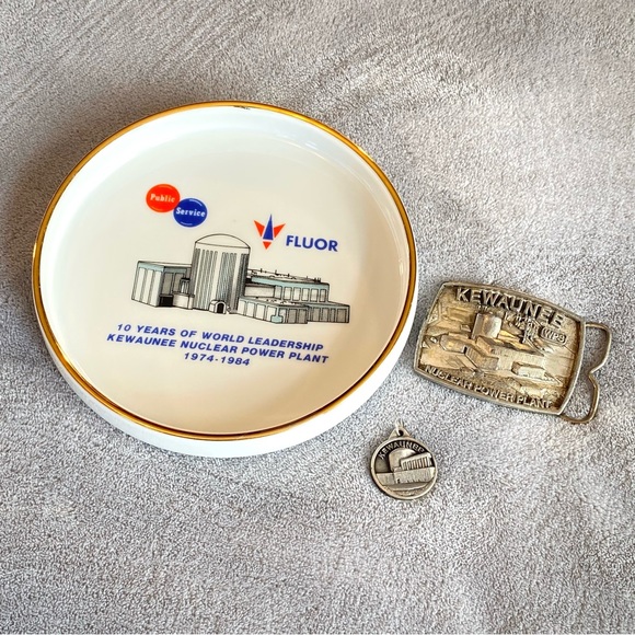 Kewaunee Nuclear Power plant anniversary plate, buckle, and medallion. - Picture 2 of 9